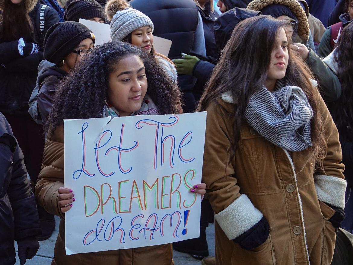 Marchers at DACA rally hold sign that says "let the dreamers dream!"