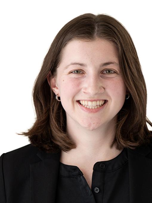 Gabi Selmonosky headshot