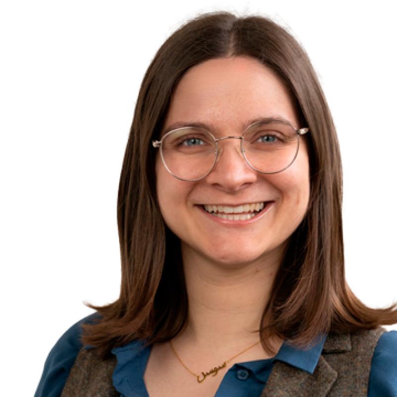 Susan Nahvi headshot